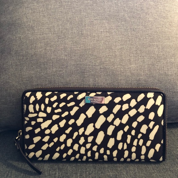 kate spade Handbags - HP 🎉 Kate Spade Lindenwood Safari Neda Wallet